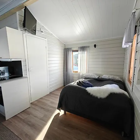 Aava Sky Village Aurinkomaja 假日公园 4*